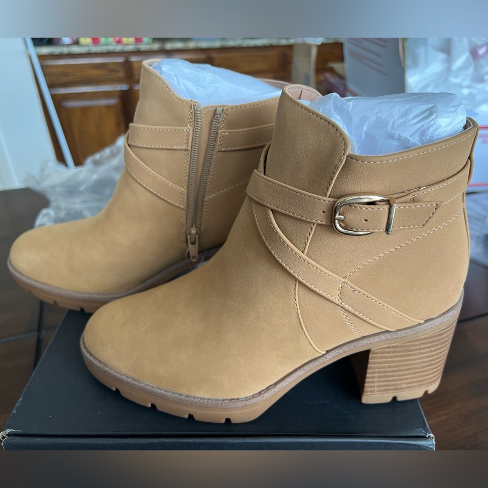 Naturalizer Womens Madalynn Buckle Water Repellent Ankle Boot | Camel Brown 9.5